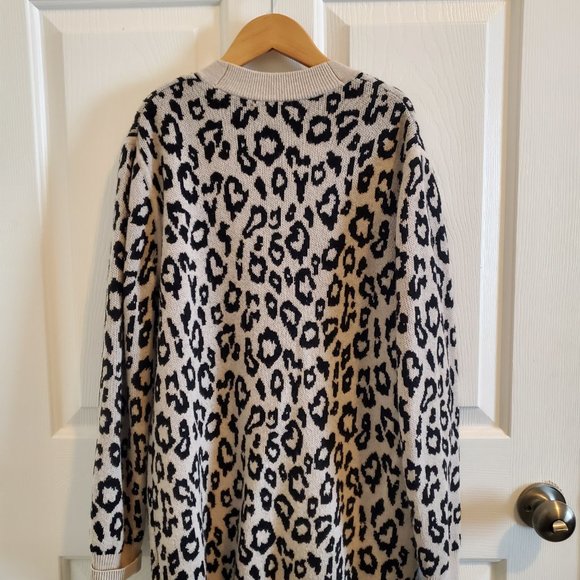Banana Republic Extra Fine Italian Yarn Merino Animal Print Cardigan small - Picture 3 of 3